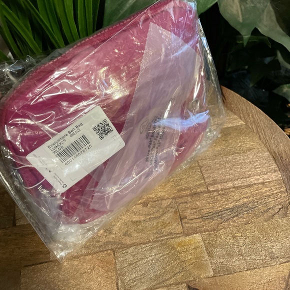 lululemon athletica Handbags - Lululemon belt bag